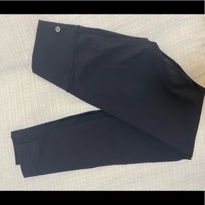 28” Lululemon Wunder Under leggings in size 4.